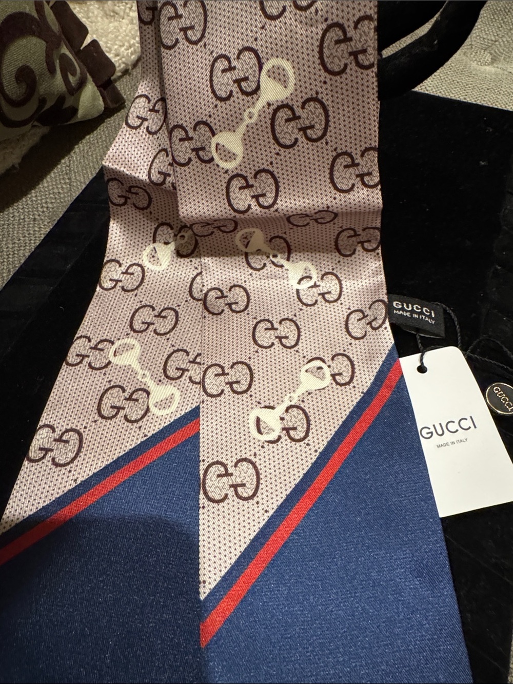 NEW Gucci 100% Silk Twillie Scarf Tie - Picture 2 of 8
